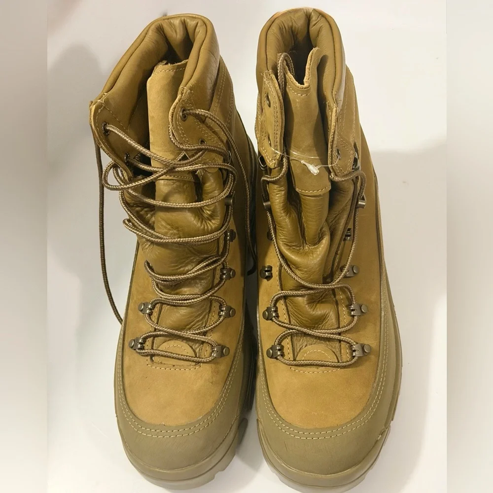 GORE-TEX Men’s Tan Hiking Boots